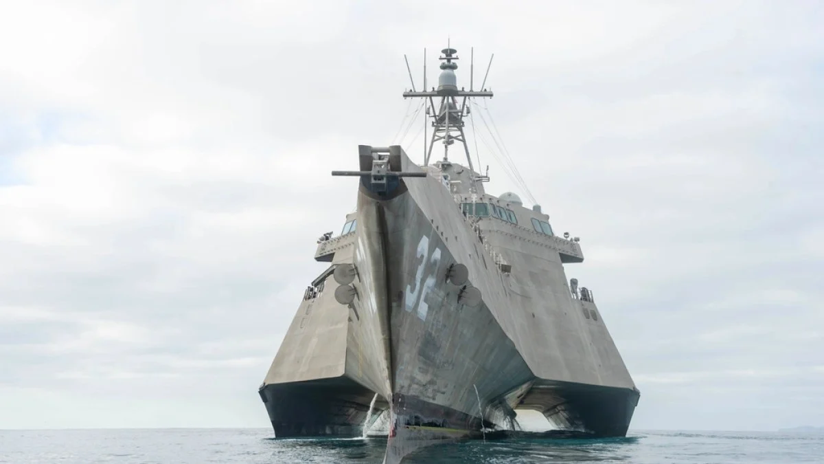 USS Santa Barbara ikiwa baharini